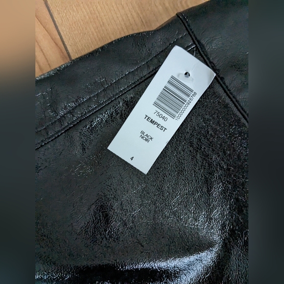 NWT Aritzia Wilfred *Black* Vegan Leather Straight Leg Tempest Pants Size 4 - Picture 5 of 8